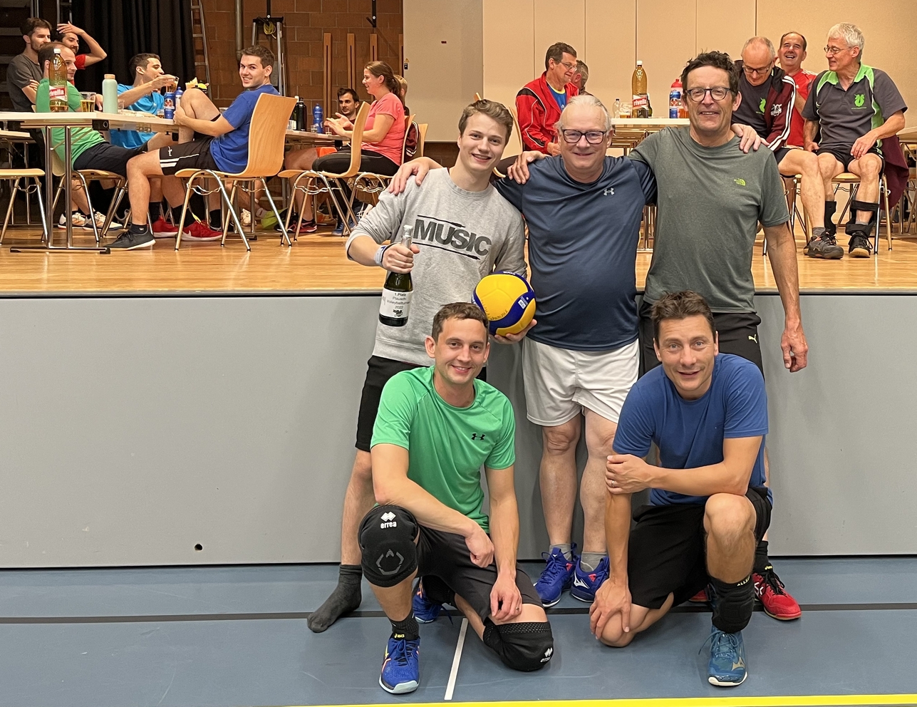 Die "Ober " sind die Sieger des internes Plauschvolleyball Turnier 2022